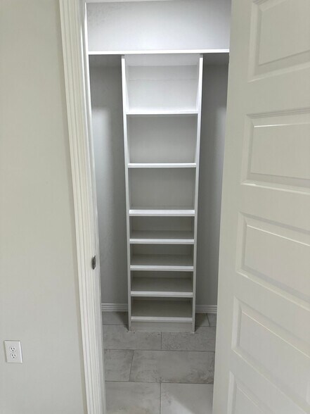 Building Photo - 308 Uva Ln