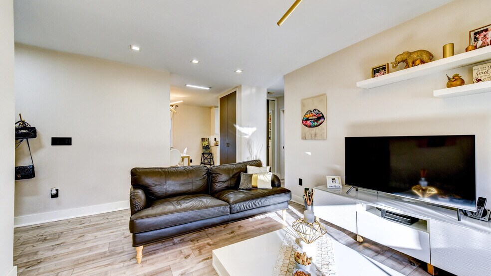 Living Room - 1504 W Terrace Cir