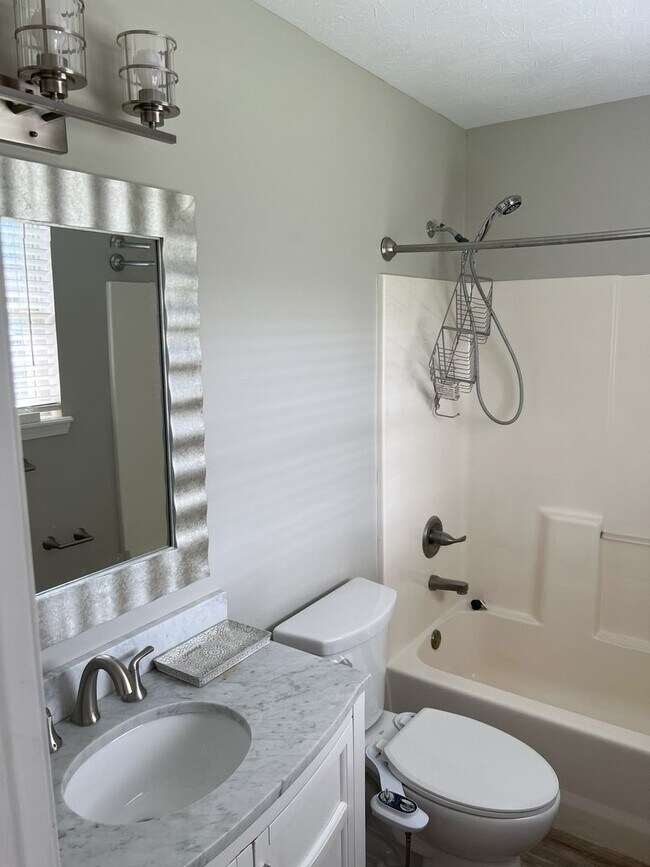 Building Photo - 3-Bedroom Home in Desirable Fields of Lancassange, Jeffersonville