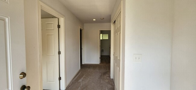 Building Photo - 1410 N Waugh Rd