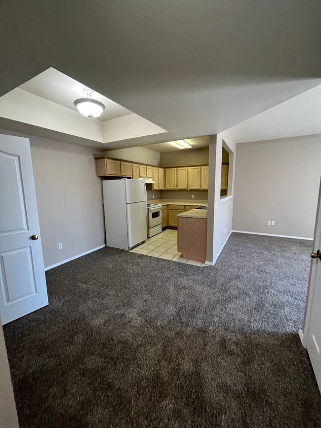 Building Photo - Second Floor 1 bedroom 1 bath apartment- C...