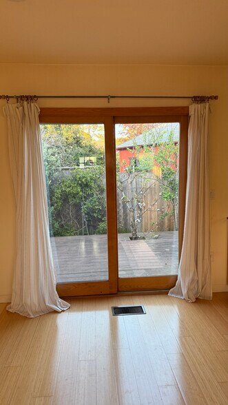 Sliding door opens to deck - 1007 Evelyn Ave