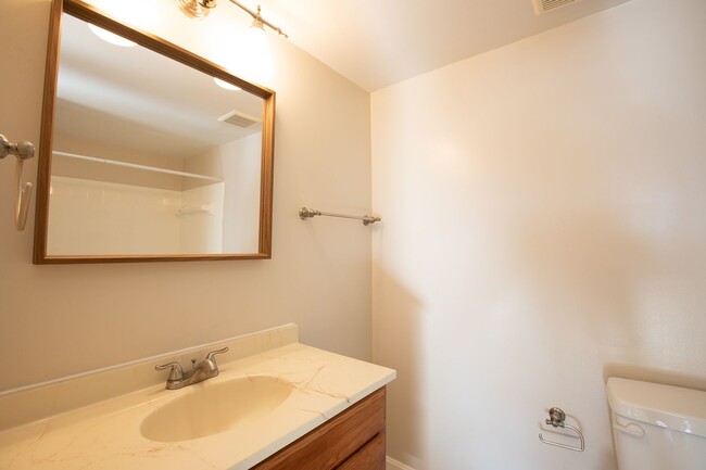 Building Photo - Lovely 2 BR/2 BA Condo in Beltsville!