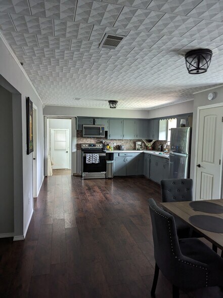 Building Photo - 502 N Caney Dr