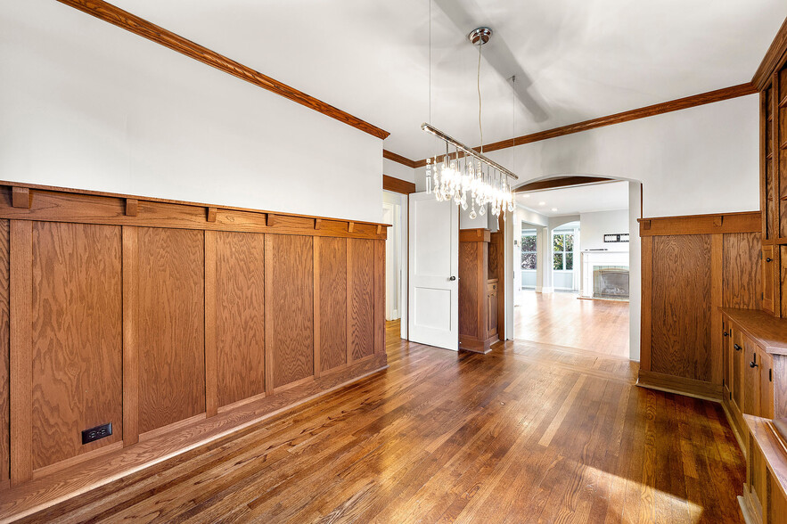 Dining room - 121 Brower Street