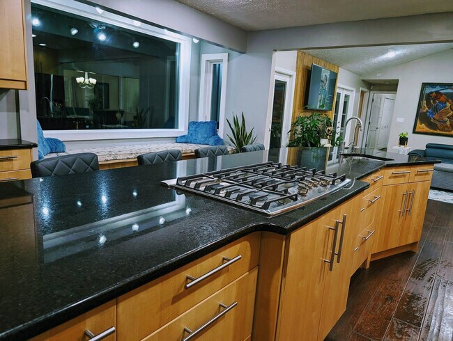 Building Photo - 1303 Colony Dr