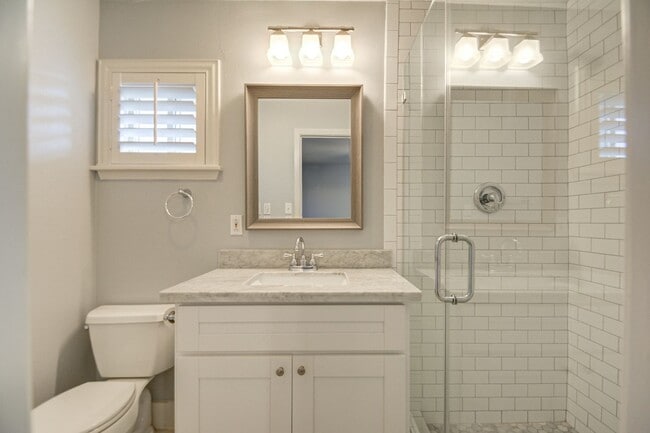 Building Photo - Beautiful 3 Bedroom 2 Bath Home in Meyerla...