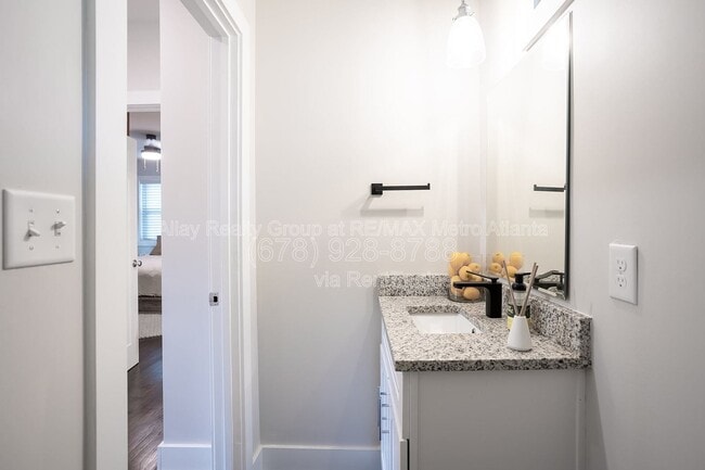 Building Photo - 1016 Coleman St SW