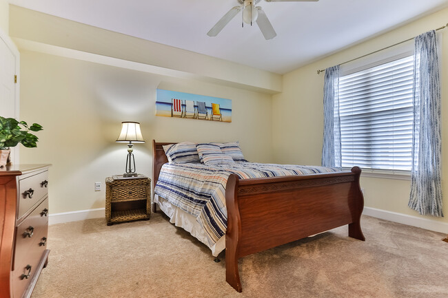 Guest bedroom - 432 Bouchelle Dr