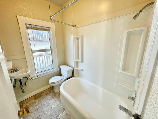 Building Photo - Adorable studio in the Heart of Hayes Vall...