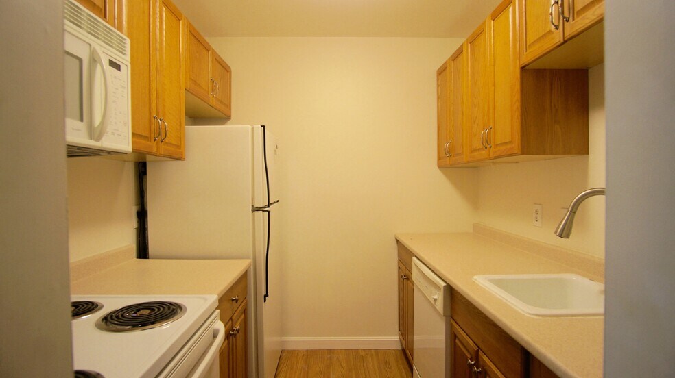 Building Photo - 274 S Main St