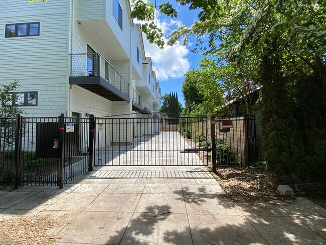 Building Photo - 186 NE Stanton St