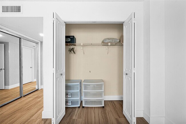 Building Photo - 3900 Galt Ocean Dr