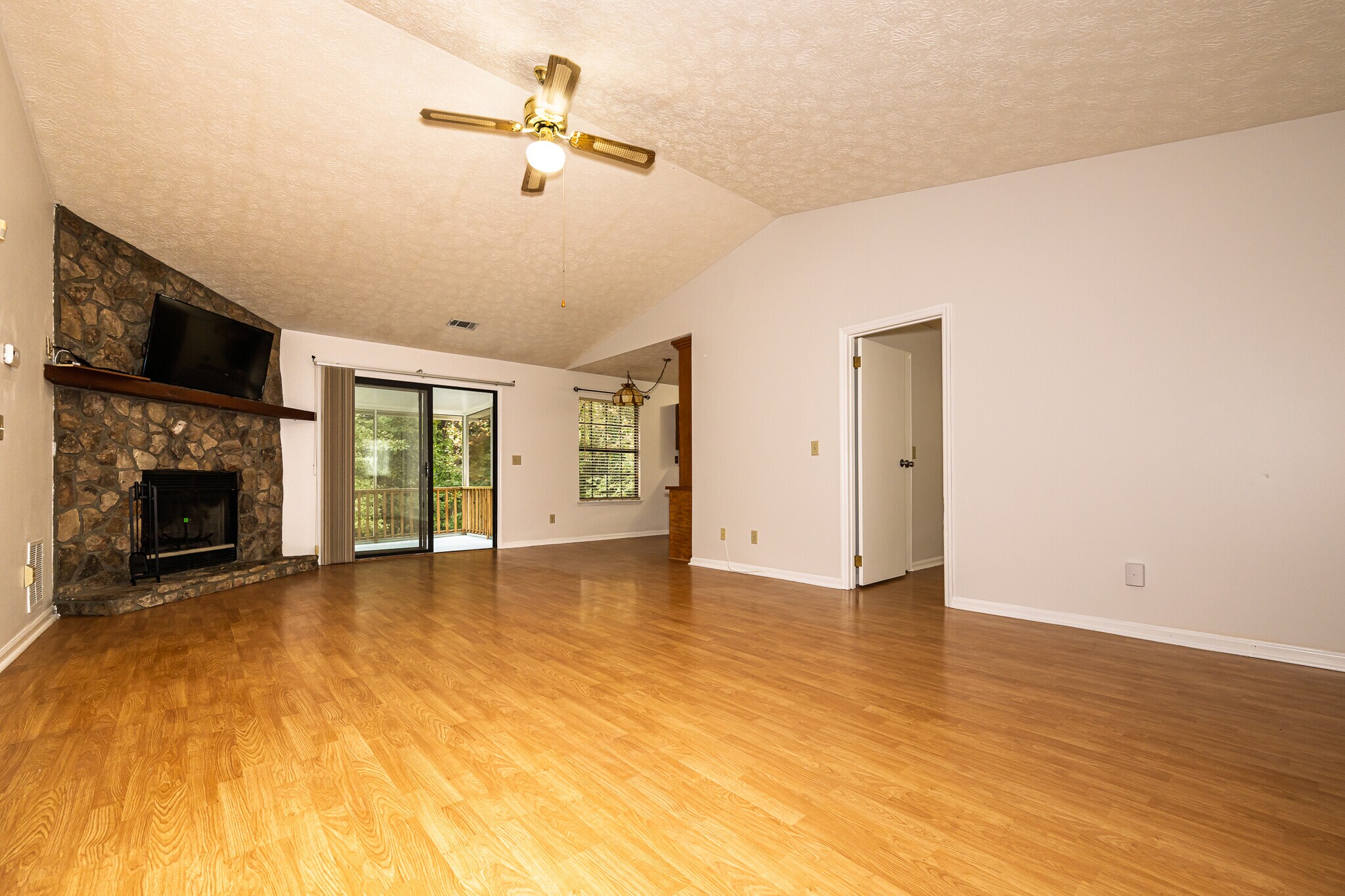 Building Photo - 2655 Merry Rd