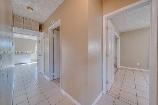 Building Photo - 12220 NE Miami Pl