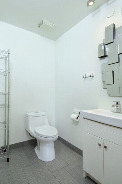 Building Photo - 519 E Providencia Ave