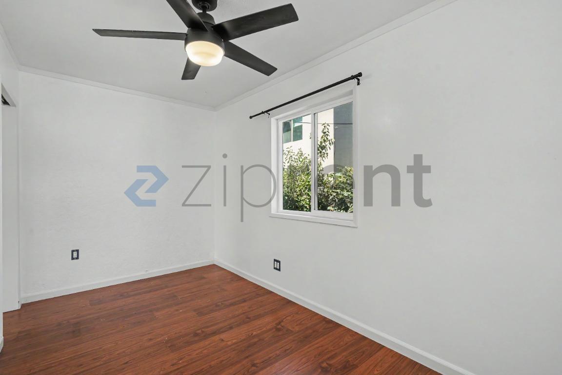 Building Photo - Unit Single bedroom
