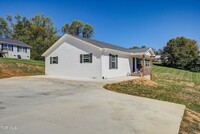 Building Photo - Almost New 3BR Home – Modern Living Close ...