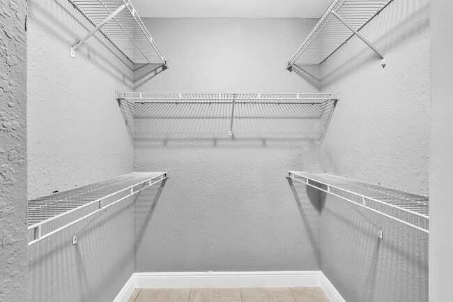 Building Photo - 2890 N Oakland Forest Dr