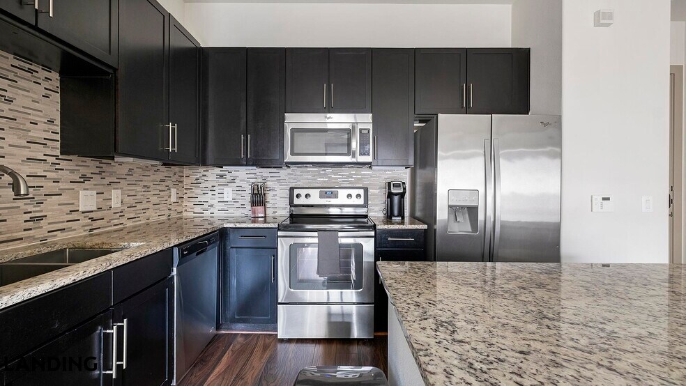 Building Photo - 2626 Fountain View Dr