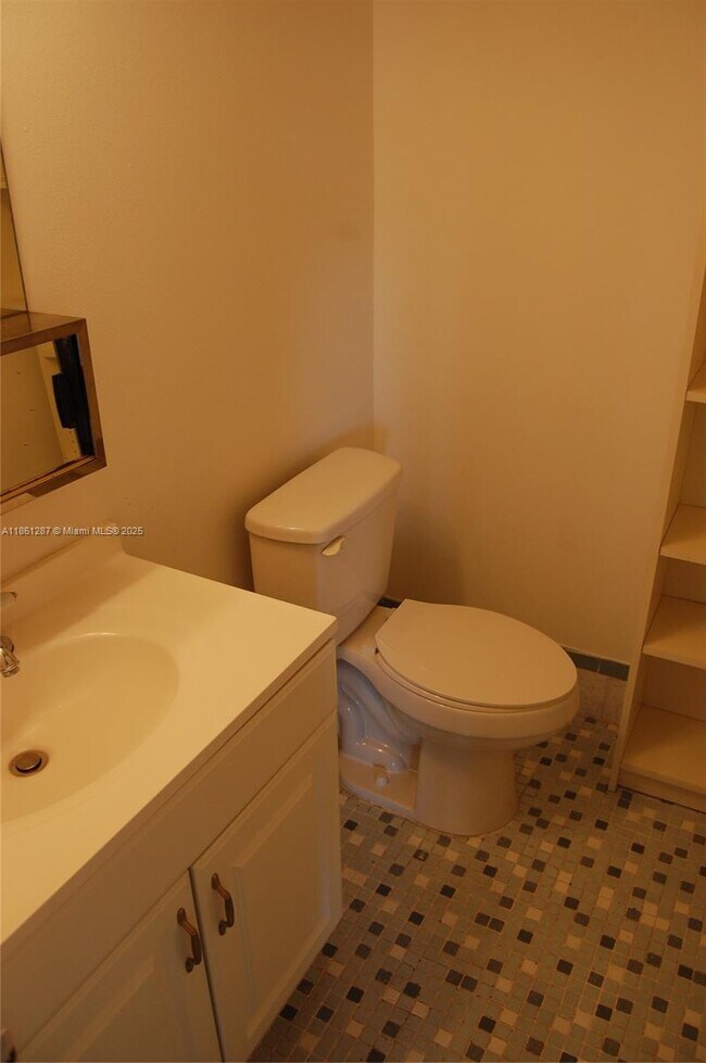 Building Photo - 1334 Collins Ave
