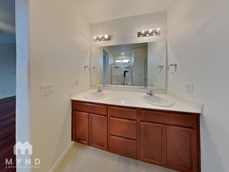 Building Photo - 6198 Sweet Cherry Dr