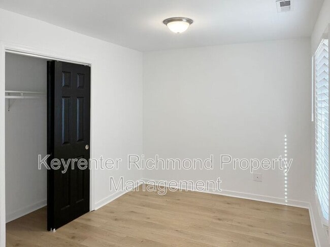 Building Photo - 1214 Bainbridge St