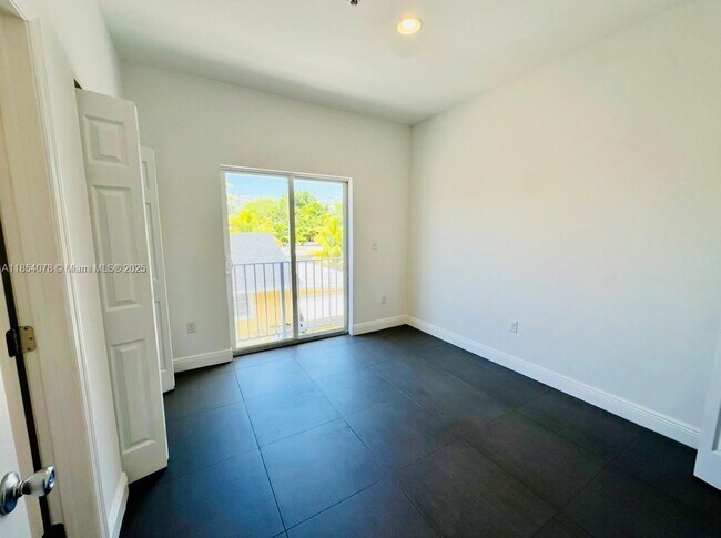 Building Photo - 346 NW 35th St