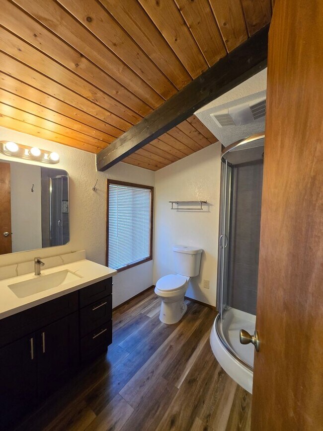 Building Photo - Riverfront Property 3 Bedroom 2 Bath in To...