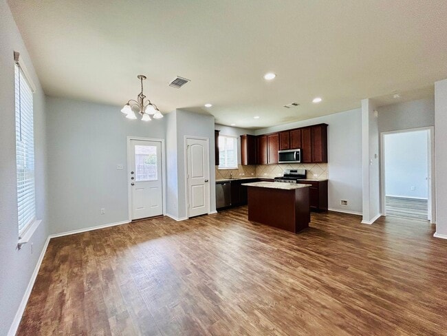 Building Photo - 147 Big Leaf Dr