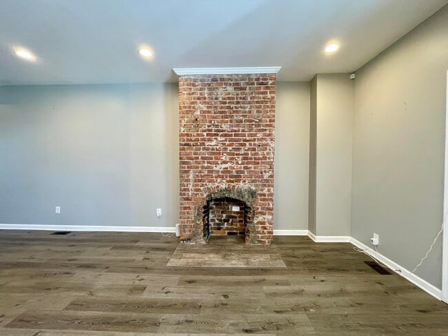 Building Photo - 240 S Princeton Ave