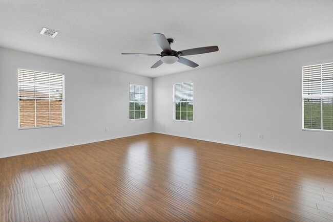 Building Photo - Stylish 3-Bedroom Home with Expansive Pati...