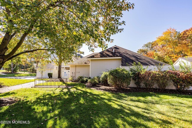 Building Photo - 327 Sequoia Ct