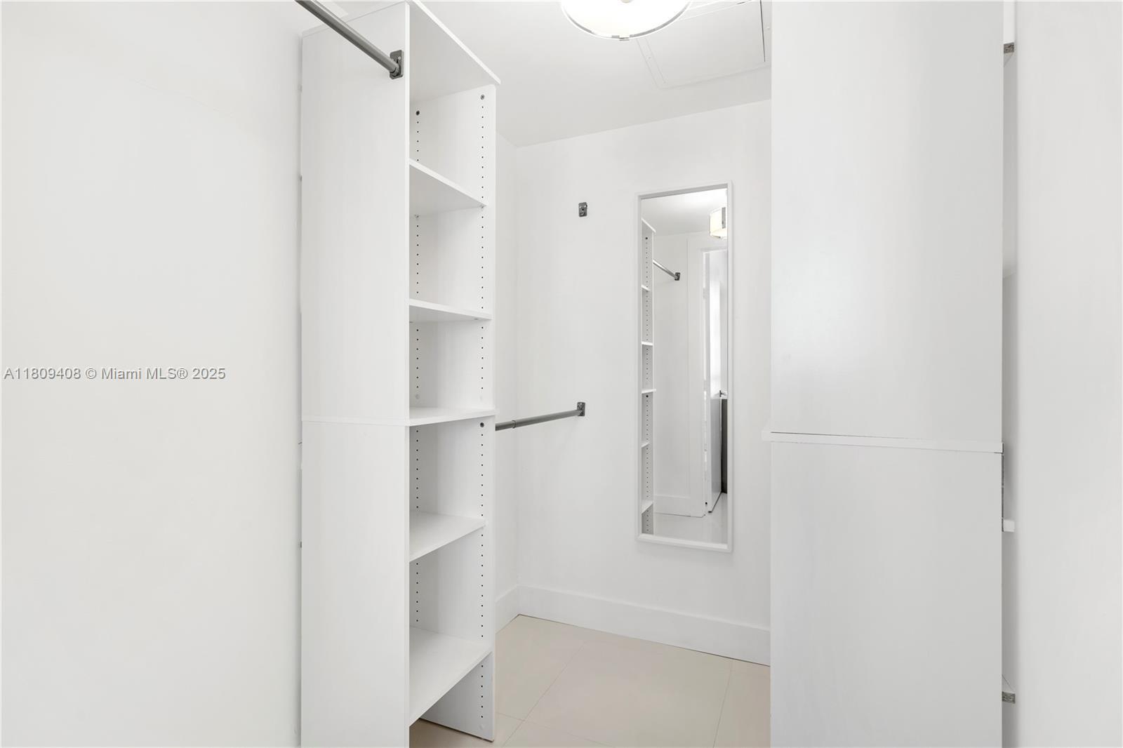 Building Photo - 495 Brickell Ave