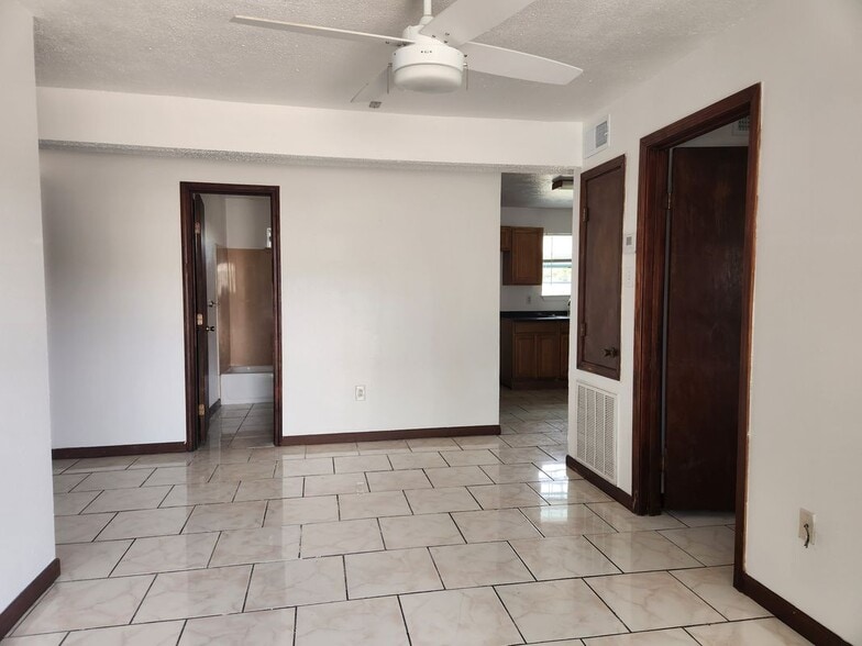 Building Photo - 11417 Jefferson Hwy