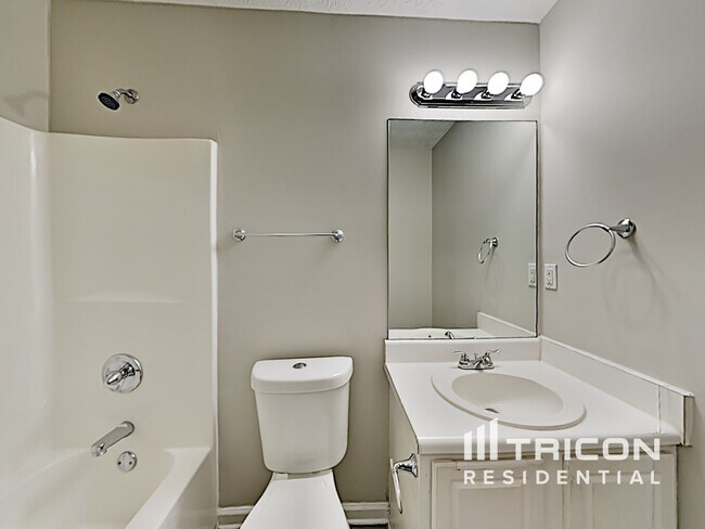 Building Photo - 2487 Archwood Way