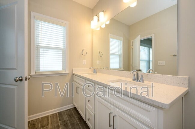 Building Photo - 604 Tudor Park Way