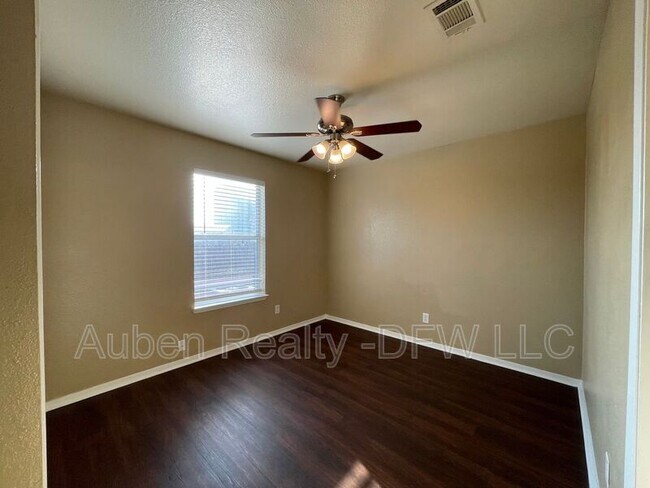 Building Photo - 121 Cambridge Dr