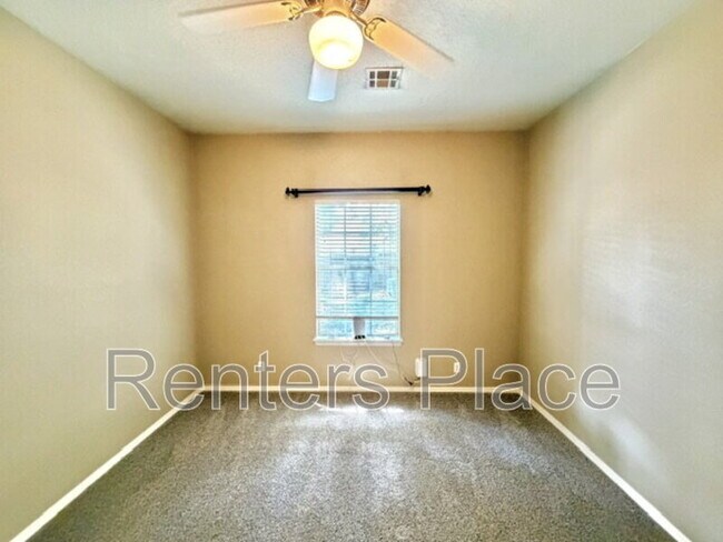 Building Photo - 204 N Magnolia Ct