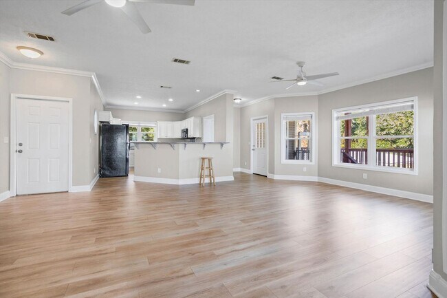 Building Photo - BAY FRONT LIVING