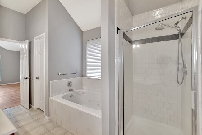 Building Photo - 15118 Red Cedar Cove Ln
