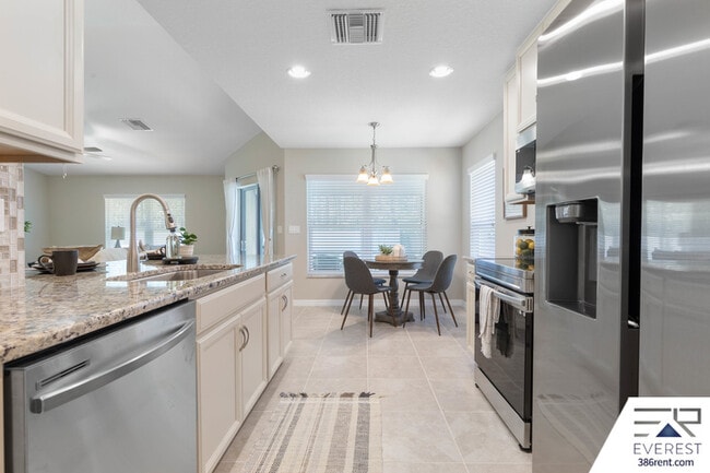 Building Photo - 10 Wildwood Pl