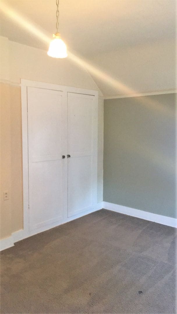 Building Photo - Huge West University 6 bed/3 bath/2 kitche...