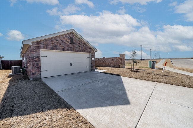Building Photo - 14004 Birch Farm Dr