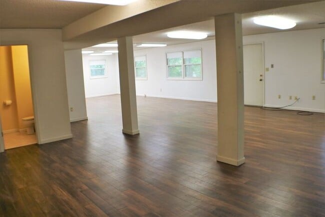 Building Photo - $2,300 | 3 Bedroom, 3 Bathroom House | No ...