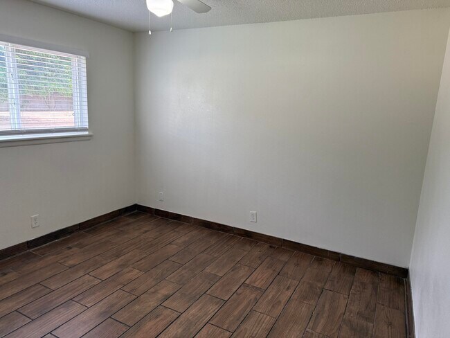 Building Photo - 3908 Ortiz Ct NE