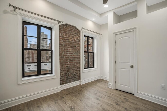 Building Photo - 155 Grand St