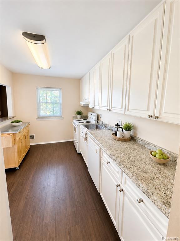 Building Photo - 27654 Echo Valley W
