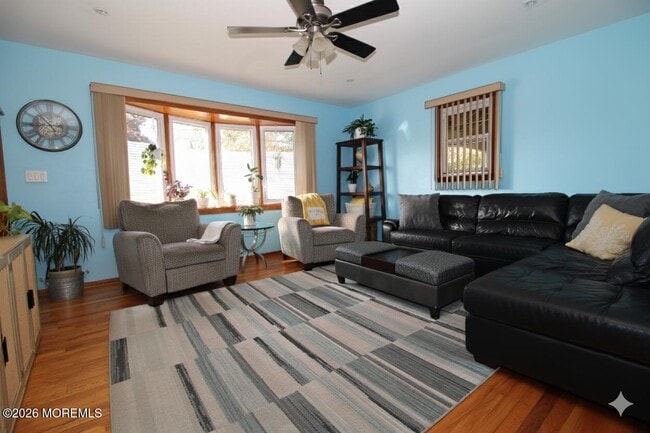 Building Photo - 60 Shell St