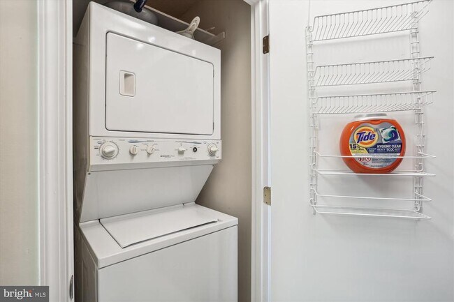 Building Photo - 7420 Westlake Terrace